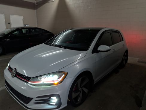 Used 2018 Volkswagen GTI SE image 6