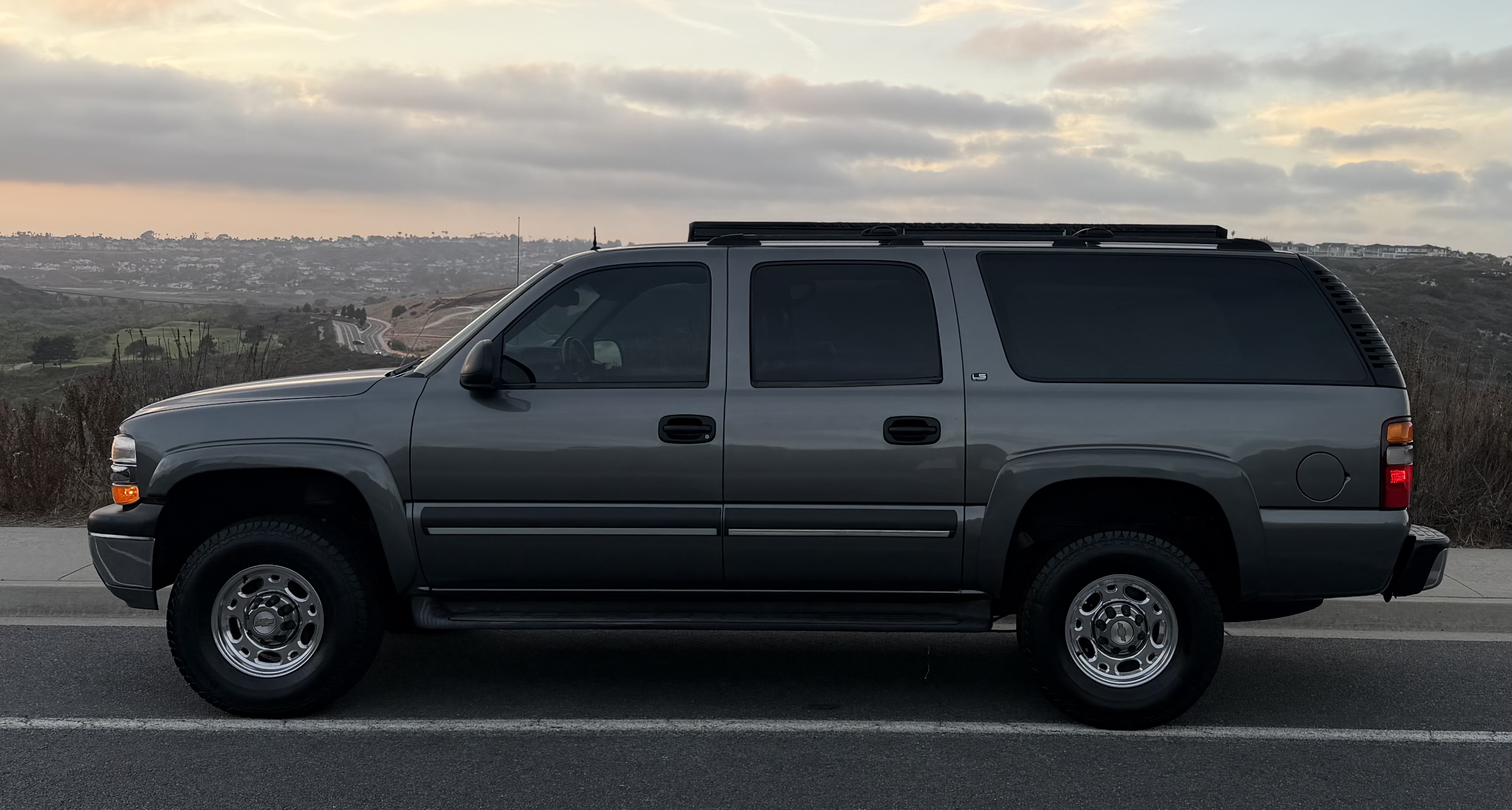 Used 2002 Chevrolet Suburban 2500 LS AWD/4WD image 1