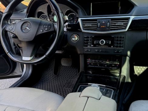 Used 2011 Mercedes-Benz E 550 Sedan image 11