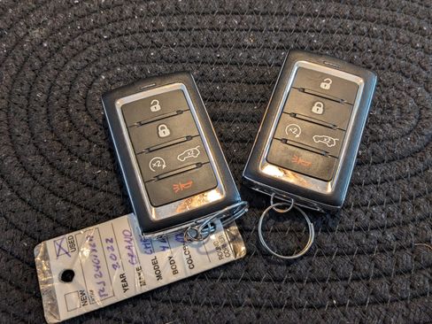 Used 2022 Jeep Grand Cherokee L Limited w/ Black Appearance Package image 17