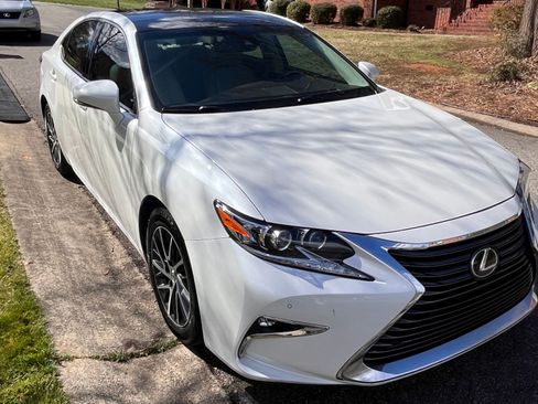 Used 2017 Lexus ES 350 w/ Luxury Package image 1