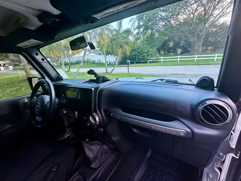 Used 2012 Jeep Wrangler Unlimited Sport AWD/4WD image 6