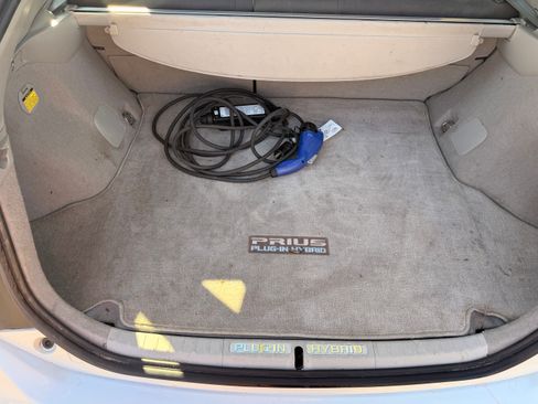 Used 2012 Toyota Prius Plug-In Hybrid image 16