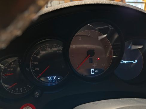 Used 2015 Porsche Cayenne S image 6