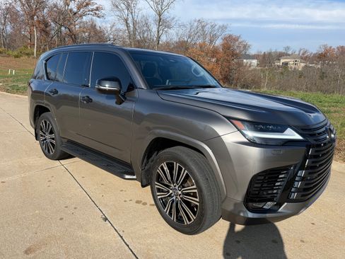 Used 2025 Lexus LX 600 4WD w/ Appearance Package image 4