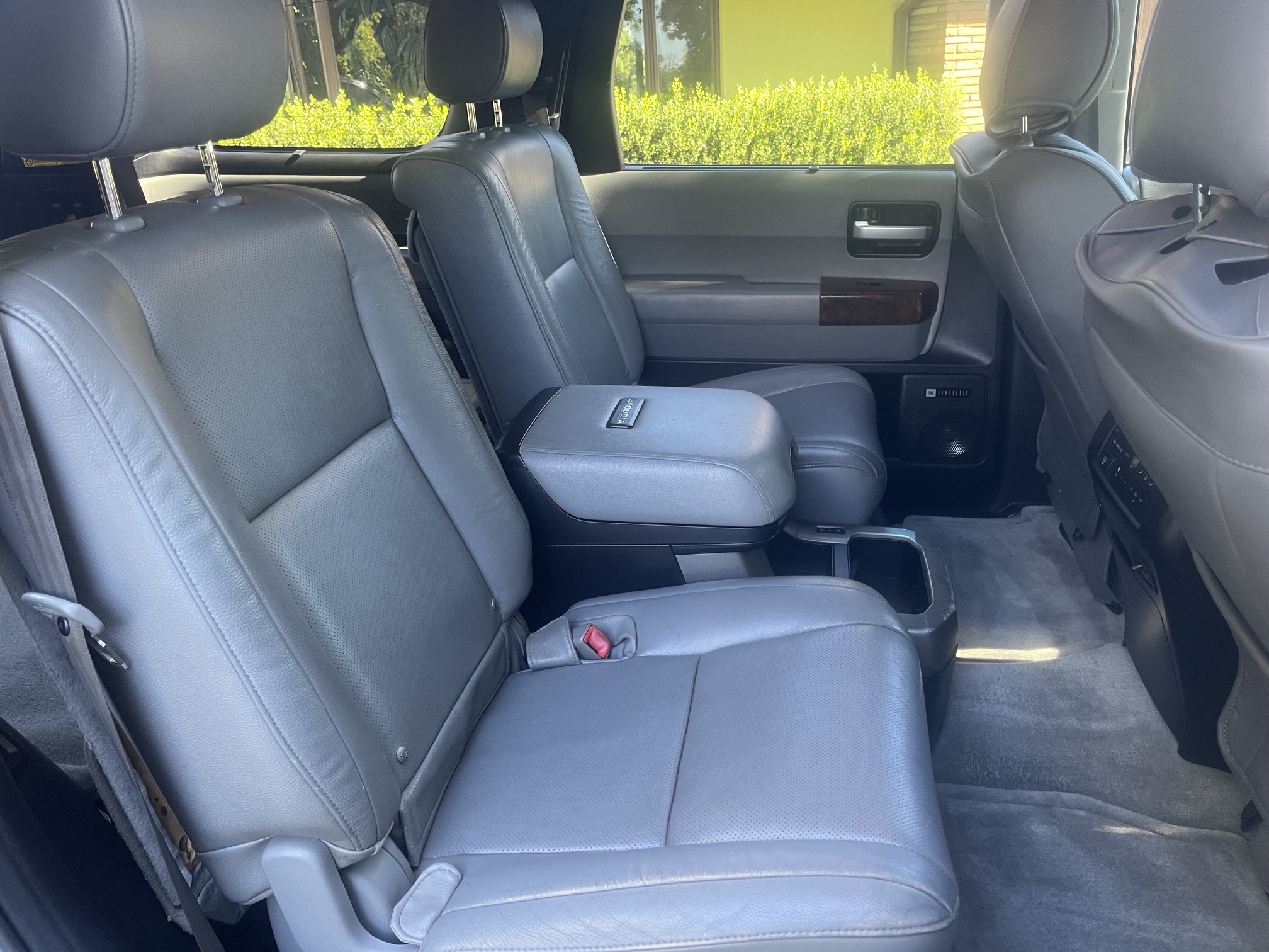 Used 2010 Toyota Sequoia Platinum RWD image 9
