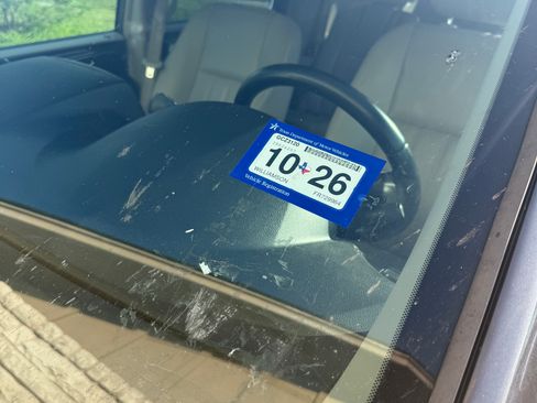 Used 2015 Chrysler Town & Country LX FWD image 2