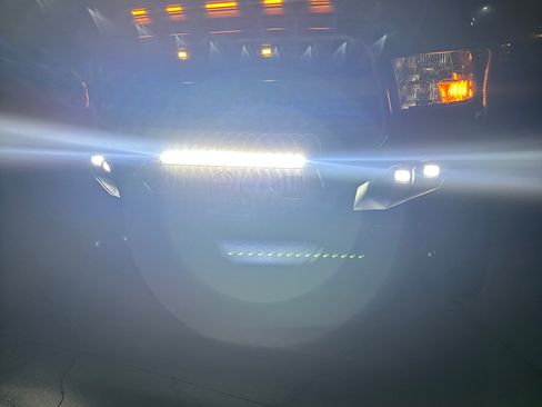 Used 2018 RAM 2500 Tradesman w/ Chrome Appearance Group image 32