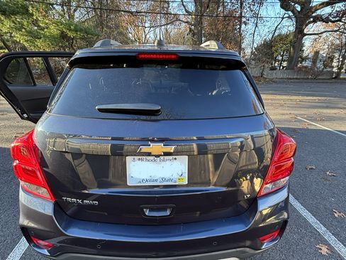 Used 2018 Chevrolet Trax LT w/ Driver Confidence Package image 2