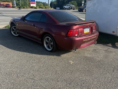 Used 2004 Ford Mustang GT RWD image 2