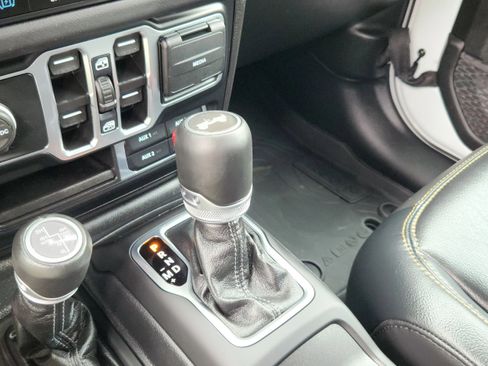 Used 2024 Jeep Wrangler Unlimited Sahara w/ Technology Group image 14