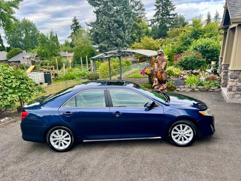 Used 2014 Toyota Camry XLE w/ Leather Package FWD image 1