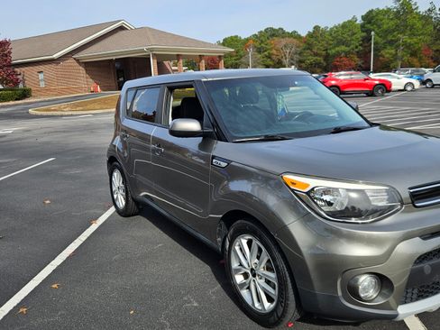 Used 2019 Kia Soul + image 14