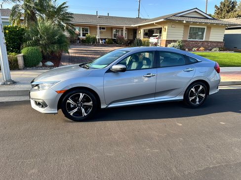 Used 2016 Honda Civic Touring image 6