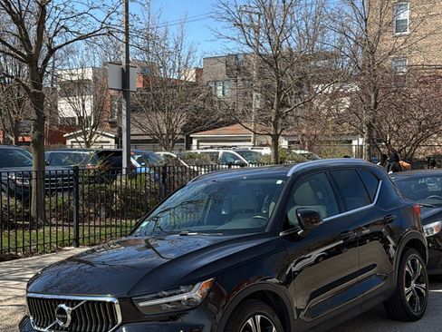 Used 2019 Volvo XC40 T5 Inscription image 4