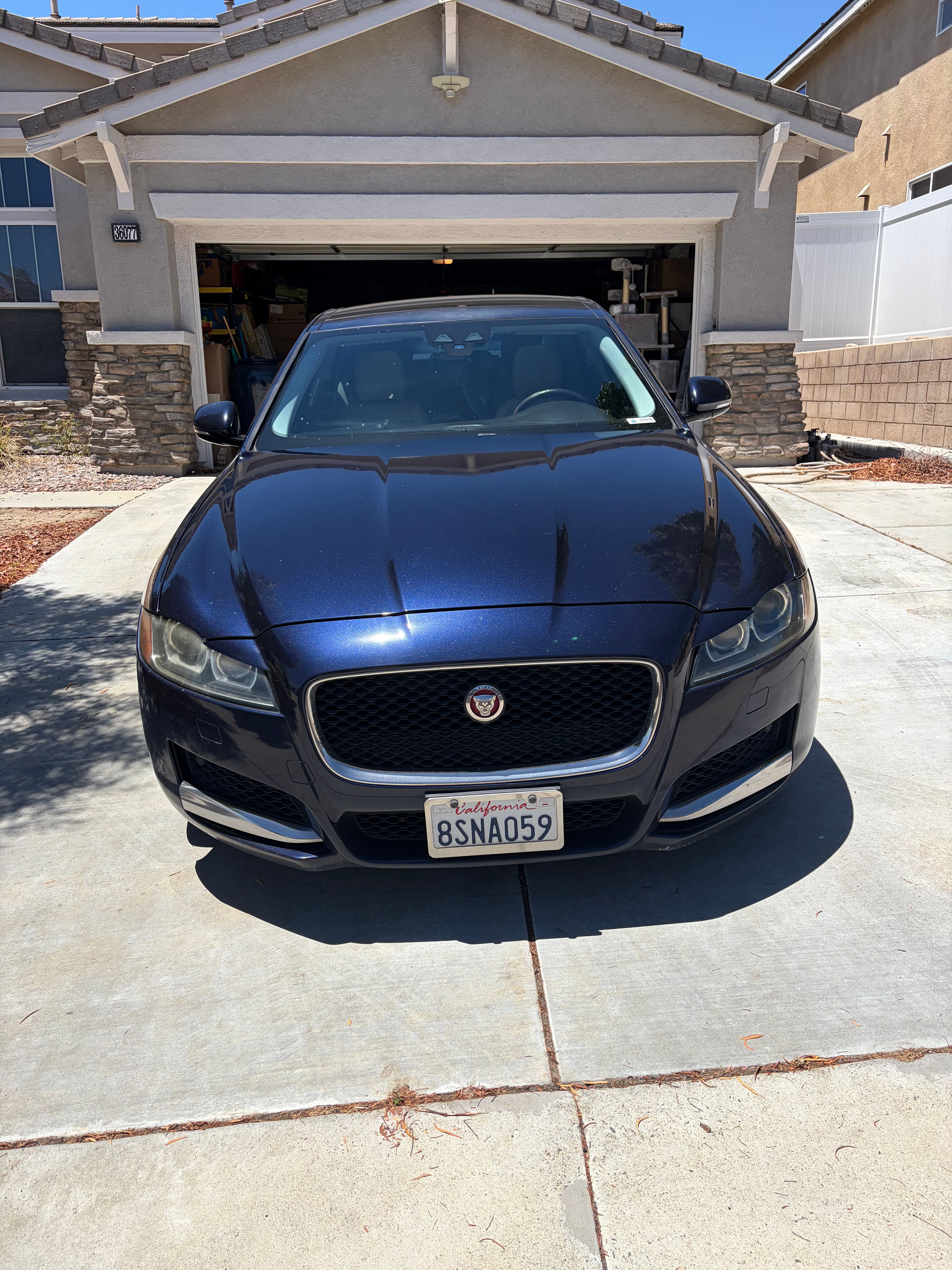 Used 2017 Jaguar XF Premium RWD image 4