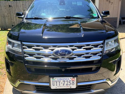 Used 2018 Ford Explorer Limited w/ Equipment Group 301A AWD/4WD image 2