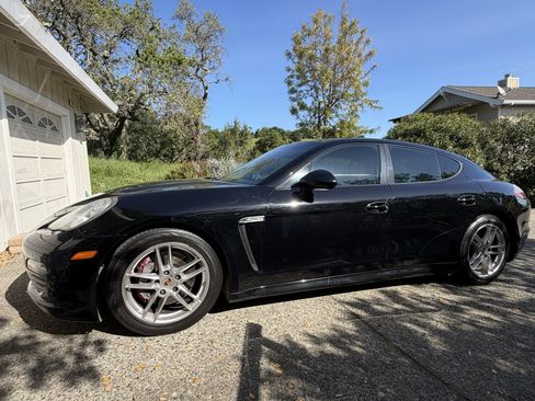 Used 2011 Porsche Panamera 4 image 2