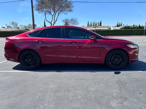 Used 2016 Ford Fusion SE image 8