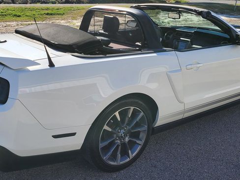 Used 2011 Ford Mustang GT Premium w/ Electronics Pkg image 17