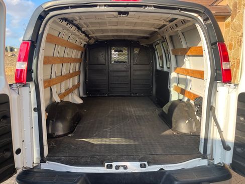 Used 2019 Chevrolet Express 2500 w/ Driver Convenience Package image 8
