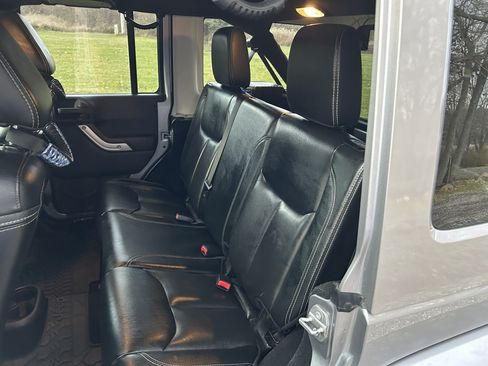 Used 2016 Jeep Wrangler Unlimited Sahara w/ Connectivity Group image 23