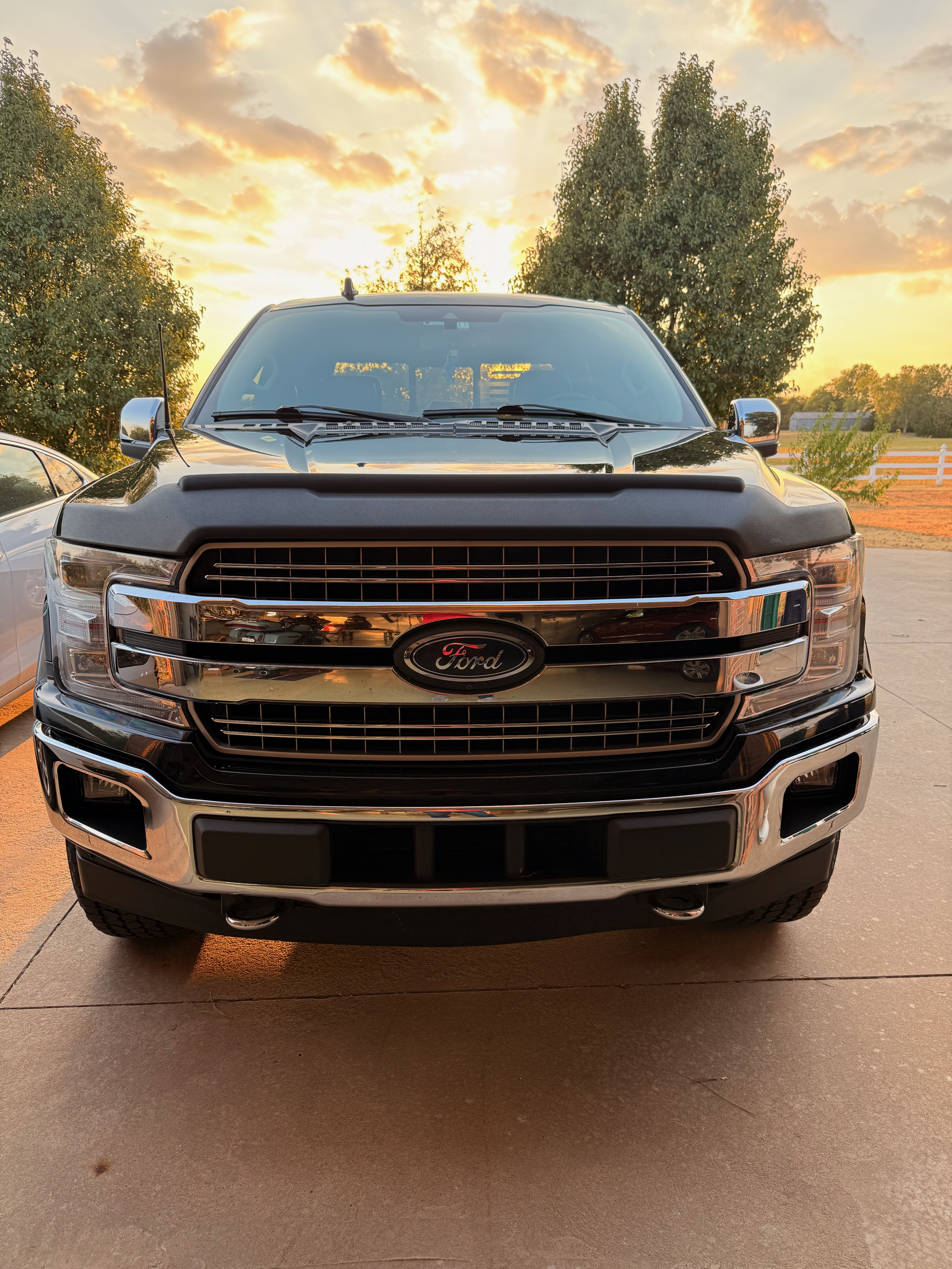 Used 2018 Ford F150 Lariat w/ Equipment Group 502A Luxury AWD/4WD image 2
