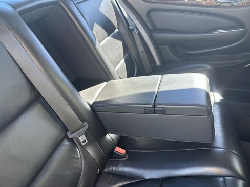 Used 2005 Jaguar XJ8 image 8