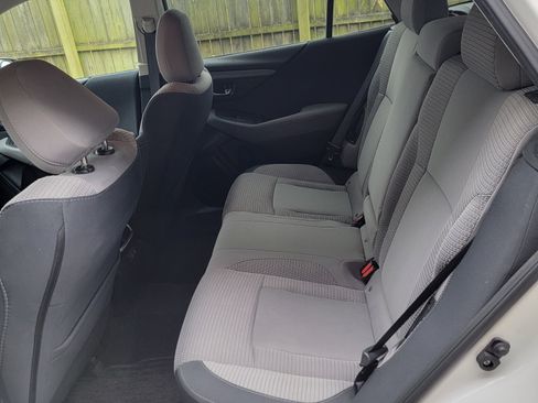Used 2022 Subaru Outback Premium AWD/4WD image 9