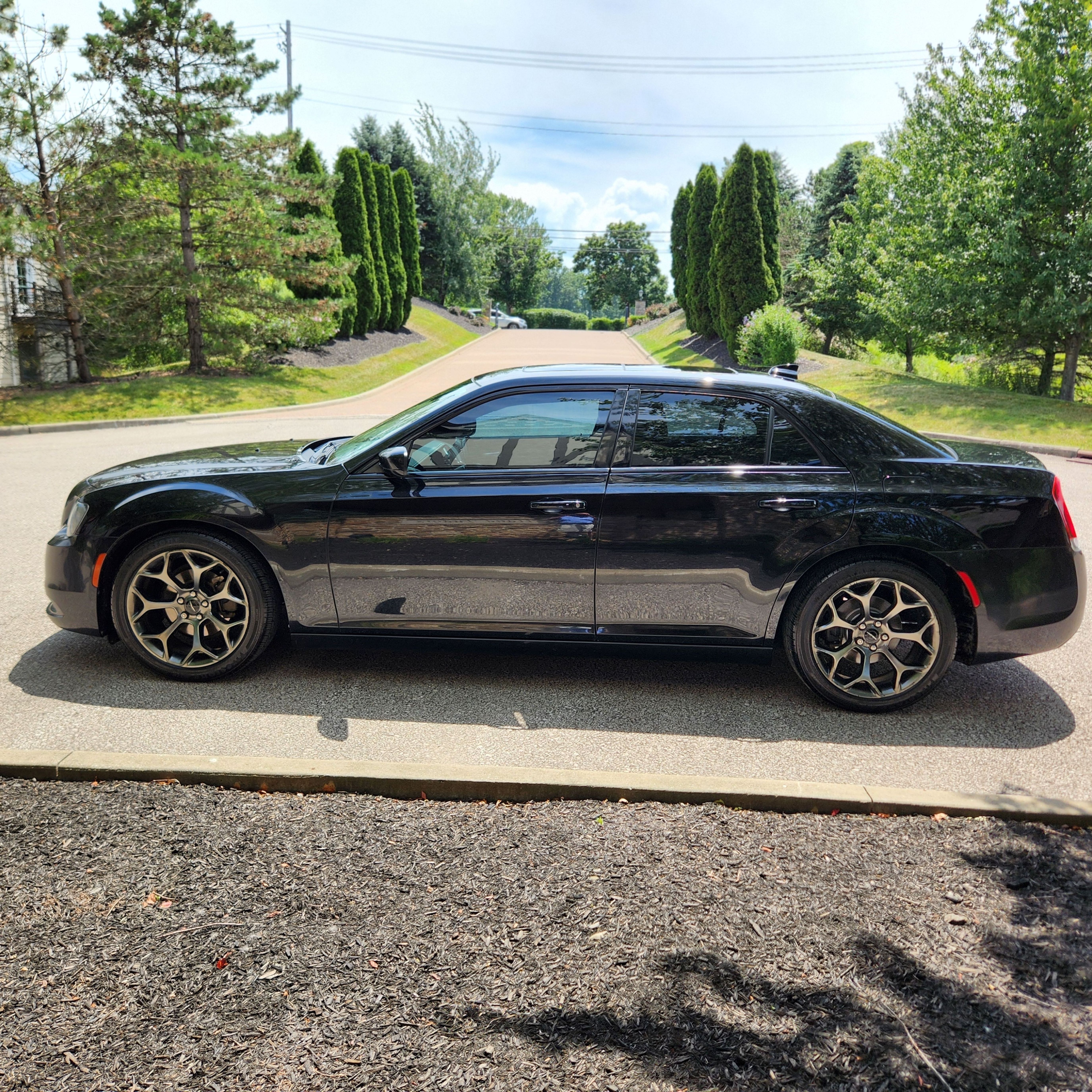 Used 2016 Chrysler 300 S RWD image 2