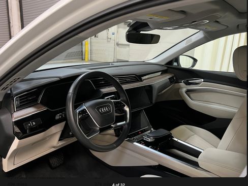 Used 2022 Audi e-tron Premium image 8