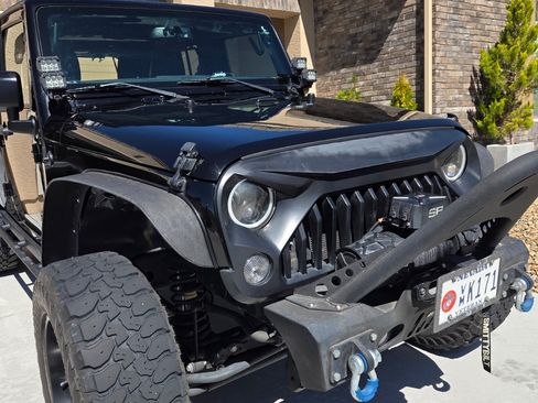 Used 2018 Jeep Wrangler Unlimited Sport S AWD/4WD image 1