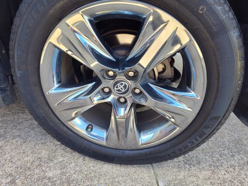 Used 2019 Toyota Highlander Limited Platinum image 11