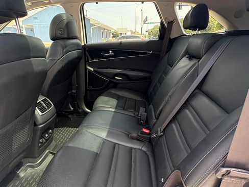 Used 2017 Kia Sorento SX FWD image 5