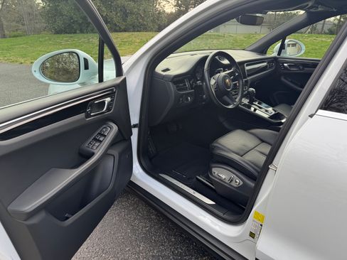 Used 2022 Porsche Macan S image 8