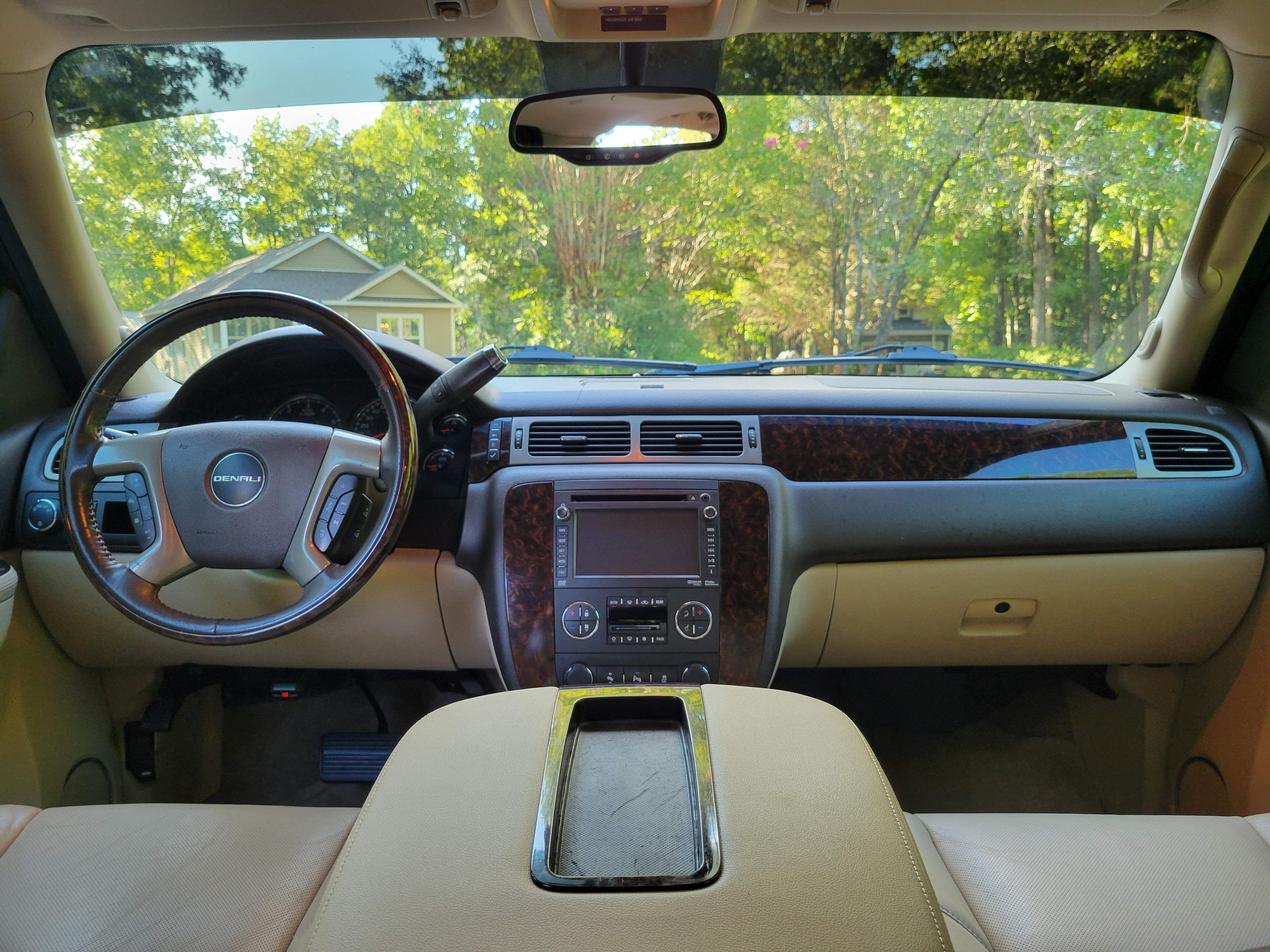 Used 2012 GMC Yukon XL Denali RWD image 18