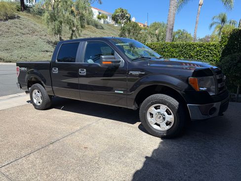 Used 2014 Ford F150 XLT w/ Equipment Group 301A Mid AWD/4WD image 13