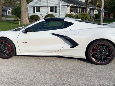 Used 2023 Chevrolet Corvette Stingray Premium Cpe w/ Z51 Performance Package image 9