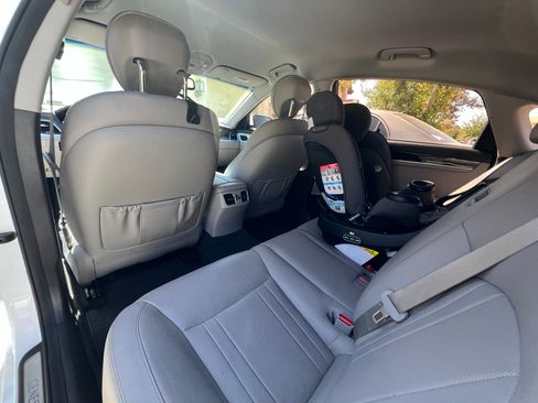Used 2015 Hyundai Genesis 3.8 RWD image 6