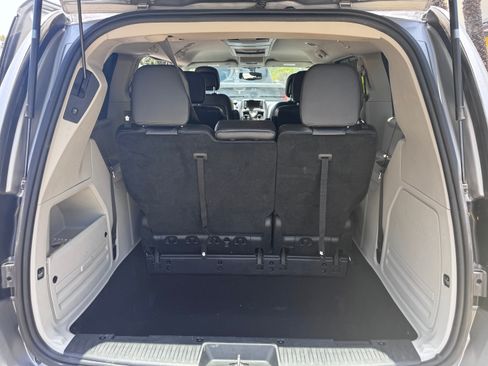 Used 2015 Chrysler Town & Country Touring-L w/ Driver Convenience Group FWD image 13