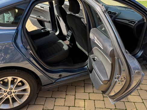 Used 2019 Ford Fusion SE image 10