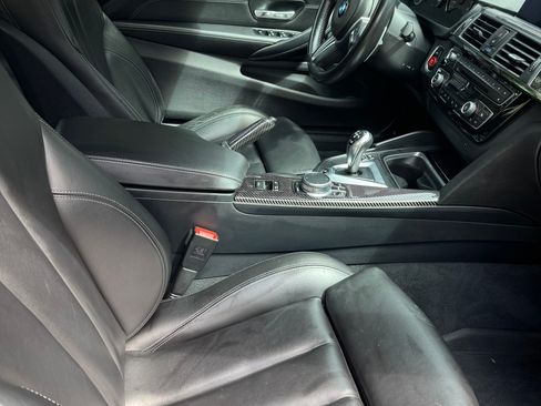 Used 2018 BMW M4 Convertible w/ Competition Package RWD image 12