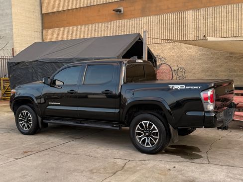 Used 2021 Toyota Tacoma TRD Sport image 2
