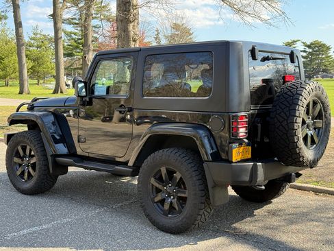 Used 2010 Jeep Wrangler Sahara AWD/4WD image 8