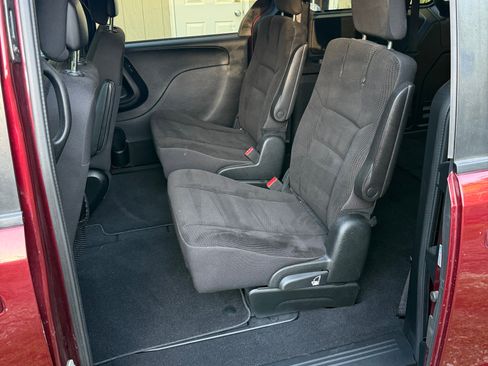 Used 2017 Dodge Grand Caravan SE FWD image 13
