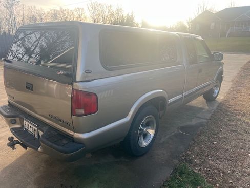 Used 2002 Chevrolet S10 Pickup LS w/ LS Preferred Equipment Group image 4