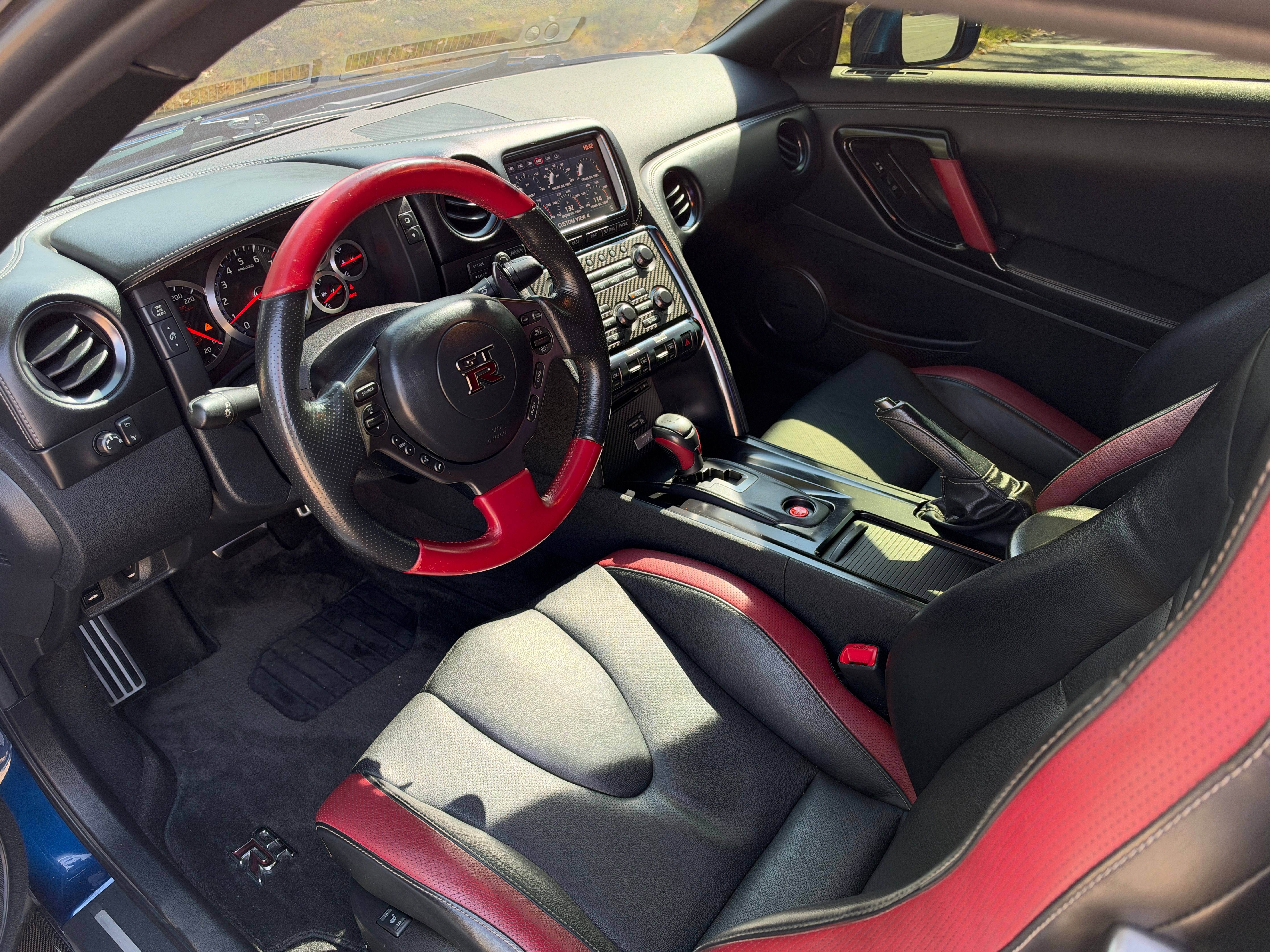 Used 2015 Nissan GT-R Black Edition AWD/4WD image 9