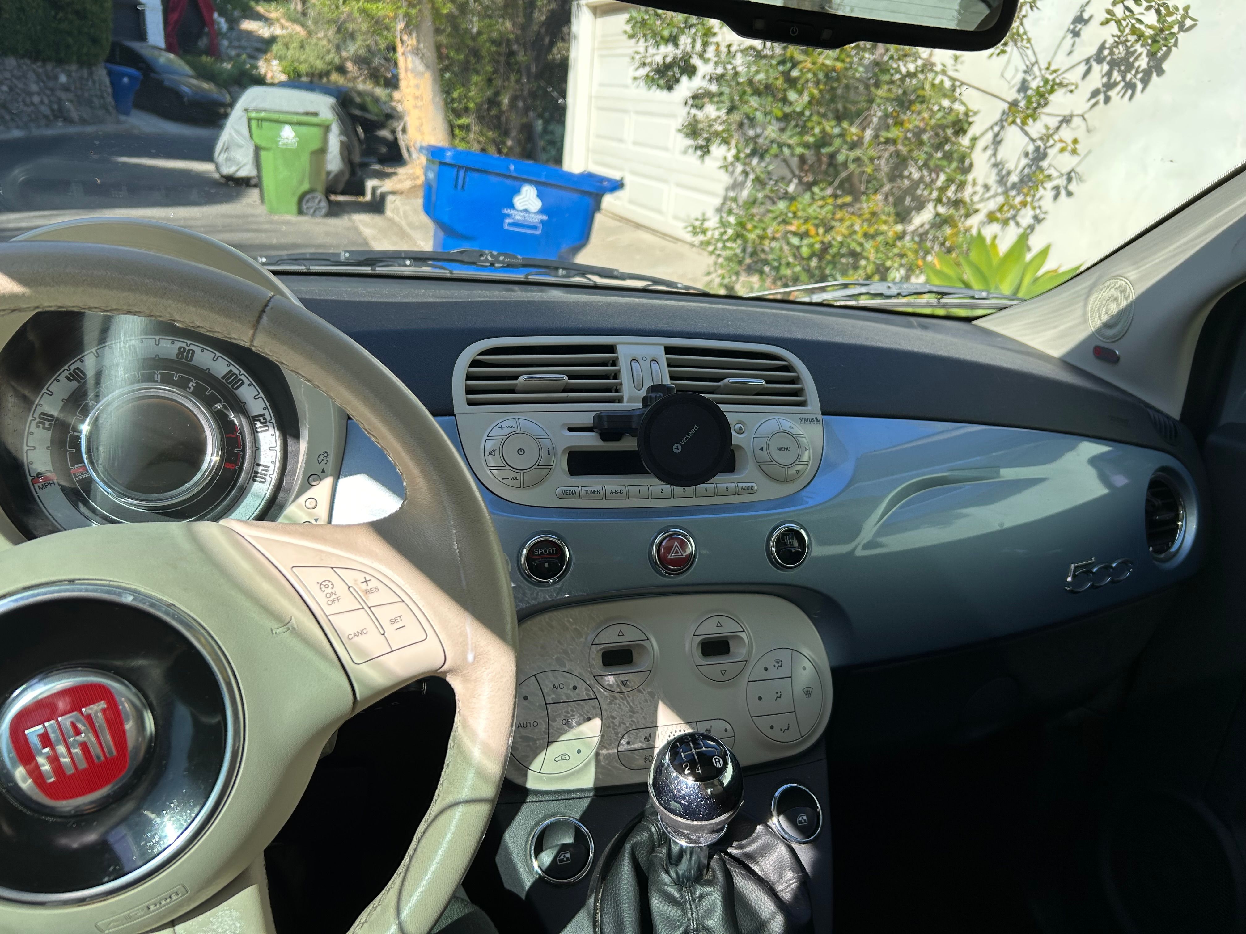 Used 2013 FIAT 500 Lounge w/ Luxury Leather Pkg FWD image 10