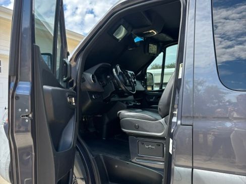 Used 2019 Mercedes-Benz Sprinter 4x4 144 image 10