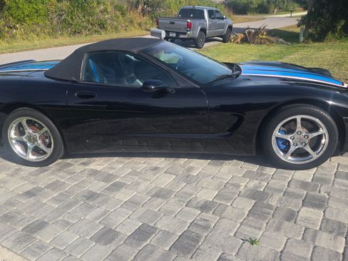 Used 2002 Chevrolet Corvette Convertible w/ Preferred Equipment Group2 image 2